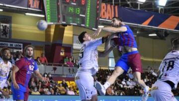 Jin Young sobresale en la derrota de Ademar ante el Bar?a