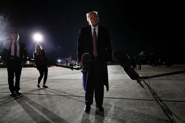 Millions of Americans lose jobless benefits with Trump refusal to sign aid bill