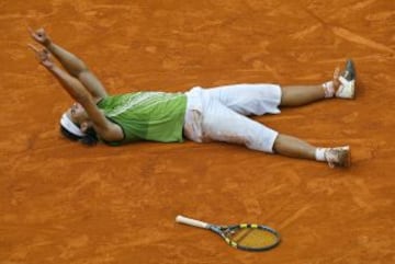 Rafa Nadal won his first Roland Garros title in 2005, defeating Mariano Puerta 6-7, 6-3, 6-1, 7-5.