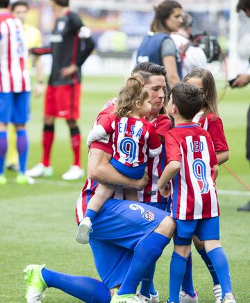 Fernando Torres brought his kids along for the occasion.