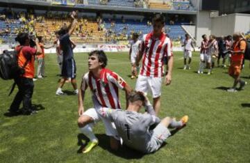 Los jugadores del Bilbao Athletic B celebran el ascenso a Segunda. 