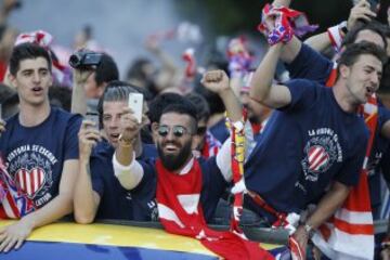 A pesar de su lesión en el Camp nou celebró la Liga conseguida por el club en la temporada 2013/14.