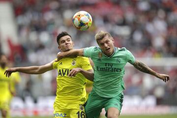 Toni Kroos y Ferdi Kadioglu.