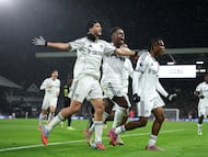 Soccer Football - Premier League - Fulham v Sunderland - Craven Cottage, London, Britain - November 22, 2025 Fulham's Raul Jimenez celebrates scoring their first goal with Ryan Sessegnon Action Images via Reuters/Paul Childs EDITORIAL USE ONLY. NO USE WITH UNAUTHORIZED AUDIO, VIDEO, DATA, FIXTURE LISTS, CLUB/LEAGUE LOGOS OR 'LIVE' SERVICES. ONLINE IN-MATCH USE LIMITED TO 120 IMAGES, NO VIDEO EMULATION. NO USE IN BETTING, GAMES OR SINGLE CLUB/LEAGUE/PLAYER PUBLICATIONS. PLEASE CONTACT YOUR ACCOUNT REPRESENTATIVE FOR FURTHER DETAILS.. TPX IMAGES OF THE DAY