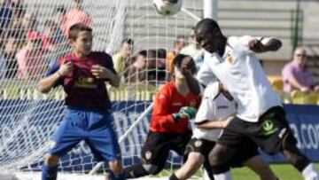 <b>EL CAMPEÓN CAYÓ A LA PRIMERA. </b>Contra pronóstico, el Barcelona perdió el primer partido frente a un rocoso Valencia.