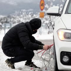 Temporal de nieve Filomena: ¿qué es mejor para el coche, cadenas o fundas?