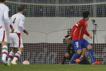 Claudio Bravo no puede en el gol de Nekouam.