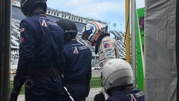 Alonso justo antes de subirse al Ligier por última vez en Daytona.