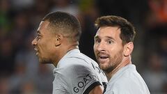 Paris Saint-Germain's French forward Kylian Mbappe (L) celebrates with Paris Saint-Germain's Argentinian forward Lionel Messi  during the French L1 football match between FC Nantes and Paris Saint-Germain (PSG) at the Stade de la Beaujoire�Louis Fonteneau in Nantes, western France, on September 3, 2022. (Photo by Jean-Francois MONIER / AFP)