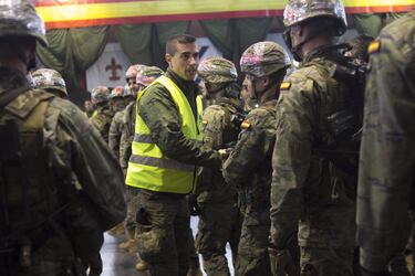 Los delegados de equipos vigilan que todo funcione, realizan la carrera con sus compañeros guiándoles en cada prueba, marcando tiempos y controlando al resto de equipos. Son sus ojos en el terreno a nivel global. 