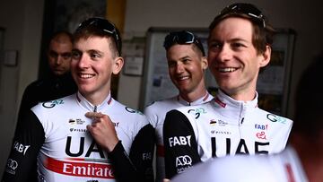 Los ciclistas del UAE Team Emirates Tadej Pogacar, Tim Wellens y Felix Grossschartner.