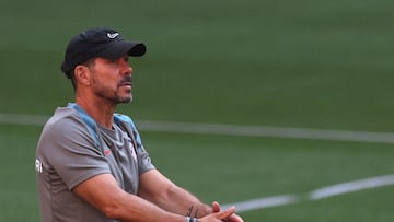 Soccer Football - Atletico Madrid Training - Civitas Metropolitano, Madrid, Spain - August 23, 2024 Atletico Madrid coach Diego Simeone during training REUTERS/Violeta Santos Moura