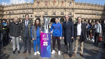 Ricardo Rivero, Carlos Garc&iacute;a Carbayo, Nahikari, Vicky Losada,  Luis Rubiales y Rafa del Amo presentaron ayer el trofeo en Salamanca
