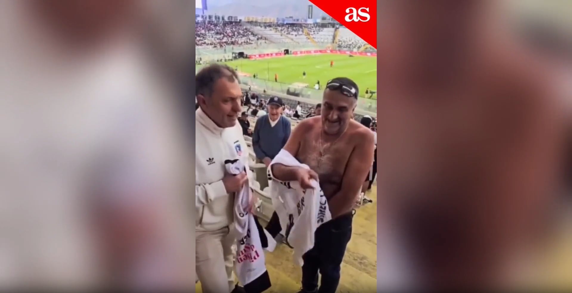 Un hincha de Colo Colo llega con la camiseta de Lucero y así reacciona Mosa: insólito