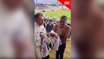 Un hincha de Colo Colo llega con la camiseta de Lucero y así reacciona Mosa: insólito