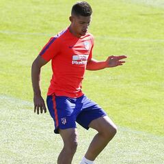 Simeone ensayó con Montero como central ante el Sevilla