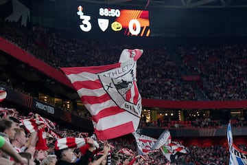 Athletic Bilbao's supporters cheer during the UEFA Europa League 1st round day 5 football match between Athletic Club Bilbao and IF Elfsborg at the San Mames stadium in Bilbao on November 28, 2024. (Photo by CESAR MANSO / AFP)