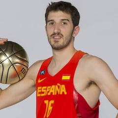 Barcelona: cerca de fichar a Vives y posible oferta por Hanga