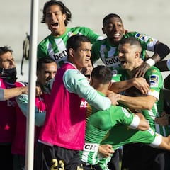 El Betis es de Europa League gracias a una remontada épica