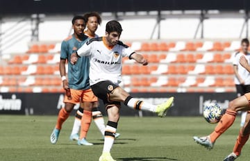 Pascu, contra el Ajax en la Youth League.