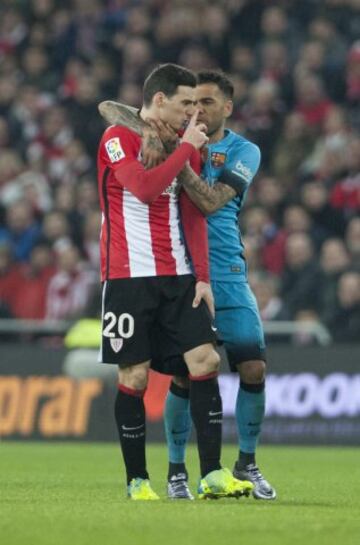 Dani  Alves y Aduriz.