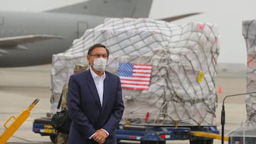 HANDOUT - 23 June 2020, Peru, Lima: Martin Vizcarra, President of Peru, takes part in the receipt of 250 ventilators donated to Peru by the United States to fight the coronavirus pandemic. Photo: Andr&eacute;s Valle/Pr&auml;sidentschaft Peru/dpa - ACHTUNG: Nur zur redaktionellen Verwendung und nur mit vollst&auml;ndiger Nennung des vorstehenden Credits
 
 
 23/06/2020 ONLY FOR USE IN SPAIN