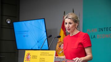 La vicepresidenta segunda y ministra de Trabajo y Econom¨ªa Social, Yolanda D¨ªaz, clausura la presentaci¨®n de la nueva edici¨®n del Plan Integral de Impulso de la Econom¨ªa Social 2024-2025, en la sede del Ministerio, a 24 de enero de 2024, en Madrid (Espa?a). El plan est¨¢ financiado por el plan de recuperaci¨®n, transformaci¨®n y resiliencia.
24 ENERO 2024;MADRID;YOLANDA DIAZ;PLAN INTEGRAL DE IMPULSO DE ECONOMIA SOCIAL
Rafael Bastante / Europa Press
24/01/2024