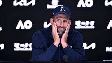 Melbourne (Australia), 24/01/2025.- Novak Djokovic of Serbia talks to the media after retiring from his semifinal match against Alexander Zverev of Germany during the Australian Open at Melbourne Park in Melbourne, Australia 24 January 2025. (Tenis, Alemania) EFE/EPA/JAMES ROSS AUSTRALIA AND NEW ZEALAND OUT