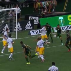 ¡No falla! Felipe Mora salvó a Portland con este notable recurso