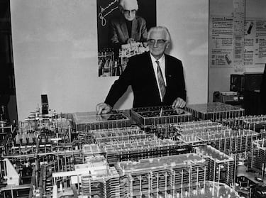 Diseñada por Konrad Zuse y terminada en 1938, fue la primera computadora programable del mundo. Funcionaba con lógica booleana y números binarios en coma flotante, aunque era poco fiable. Fue destruida en 1943 durante los bombardeos de Berlín.