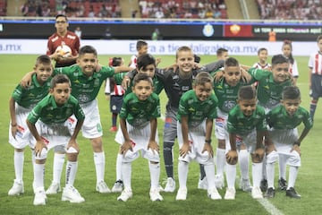 Los niños protagonizaron los protocolos de la jornada 16