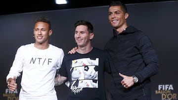 The nominees for the 2015 FIFA World Player of the Year (L-R) FC Barcelona&#039;s Neymar of Brazil, his team mate Lionel Messi of Argentina and Real Madrid&#039;s Cristiano Ronaldo of Portugal, pose during a news conference prior to the Ballon d&#039;Or 2