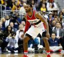 Bradley Beal (34) salva a unos Wizards que jugaron sin pívots