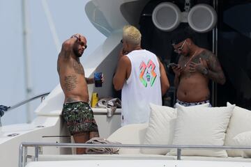 Las fotos de Neymar en Ibiza que suscitan comentarios