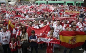 Gran ambiente en las calles de Basilea antes de la final. 