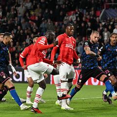 Orsato, el VAR y Teze amargan al Sevilla en Eindhoven