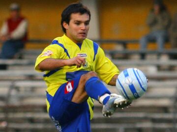 El Clausura 2006 fue el mejor torneo de su carrera al anotar 17 goles. Su último equipo fue Coquimbo y hoy se desempeña en el fútbol amateur.