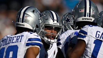 CHARLOTTE, NORTH CAROLINA - NOVEMBER 19: Dak Prescott #4 of the Dallas Cowboys huddles up with his team during the third quarter in the game against the Carolina Panthers at Bank of America Stadium on November 19, 2023 in Charlotte, North Carolina.   Eakin Howard/Getty Images/AFP (Photo by Eakin Howard / GETTY IMAGES NORTH AMERICA / Getty Images via AFP)