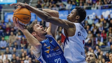 BURGOS, 15/03/2026.- Markquis Nowell, del Kosner Baskonia y Ethan Happ, del San Pablo Burgos, durante el partido de baloncesto de jornada 22 de la liga Endesa. EFE/Santi Otero