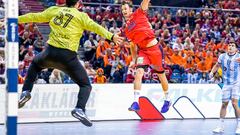 Norway's right back Harald Reinkind jumps to shoot during the Men's IHF World Handball Championship Group F match between Norway and Argentina in Krakow, Poland on January 15, 2023. (Photo by Stian Lysberg Solum / NTB / AFP) / Norway OUT