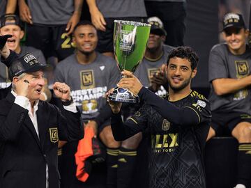 Carlos Vela considers salary cut to secure LAFC extension