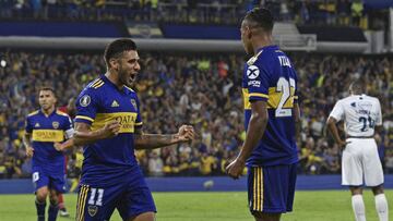 Argentina's Boca Juniors midfielder Eduardo Salvio (L) celebrates his goal with teammate forward Sebastian Villa (R) during the Copa Libertadores group H football match against Colombia's Independiente Medellin at La Bombonera stadium, in Buenos Aires, on March 10, 2020. (Photo by JUAN MABROMATA / AFP)