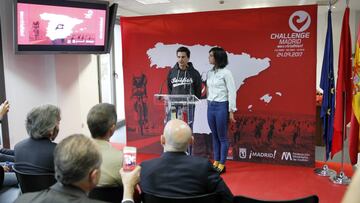 Iv&aacute;n Ra&ntilde;a y Mar&iacute;a Puyol, durante la presentaci&oacute;n del Triatl&oacute;n Madrid Challenge. 
 