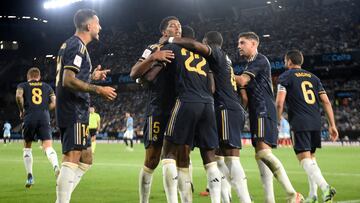 Real Madrid's English midfielder #5 Jude Bellingham celebrates his goal with teammates during the Spanish Liga football match between RC Celta de Vigo and Real Madrid CF at the Balaidos stadium in Vigo on August 25, 2023. (Photo by MIGUEL RIOPA / AFP)