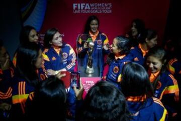 La copa más soñada, visita a la Selección Femenina