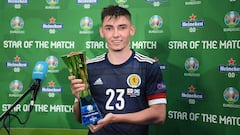 Steve Clarke: "Gilmour es el futuro del fútbol escocés"