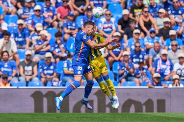 El golpe se produjo durante el minuto nueve de encuentro cuando ambos jugadores chocaron tras buscar un balón largo en diagonal. Al momento salieron las asistencias para atender a ambos jugadores.
