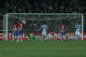 Gol de penalti de Carlos Vela. 0-1.