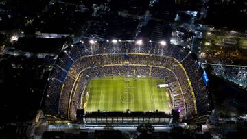(FILES) File photo taken on October 22, 2019 showing an aerial view of La Bombonera stadium in Buenos Aires before the all-Argentine Copa Libertadores semi-final second leg football match between Boca Juniors and River Plate. - Argentine legendary footballers Diego Maradona, Gabriel Batistuta and Juan Roman Riquelme got fully engaged in the electoral campaign of the popular club Boca Juniors, in a race with political implications that transcends the football world in their country. Boca holds elections on December 8, 2019. (Photo by Tomas Cuesta / AFP)