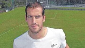 Lopo posa en Abegondo.